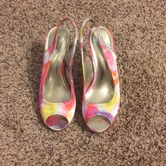 Shoes - Picture 1 of 3